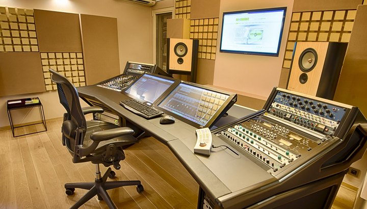 mti-desk2