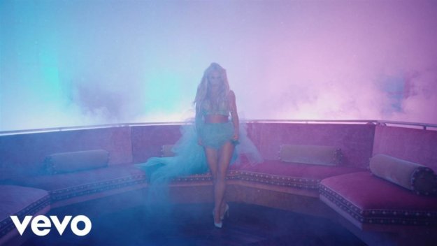 Britney Spears — Slumber Party ft. Tinashe