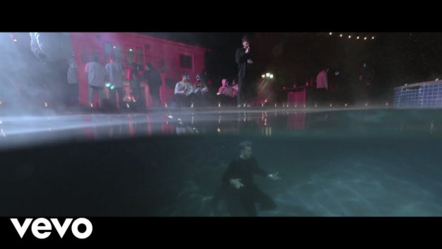 The Chainsmokers – Everybody Hates Me